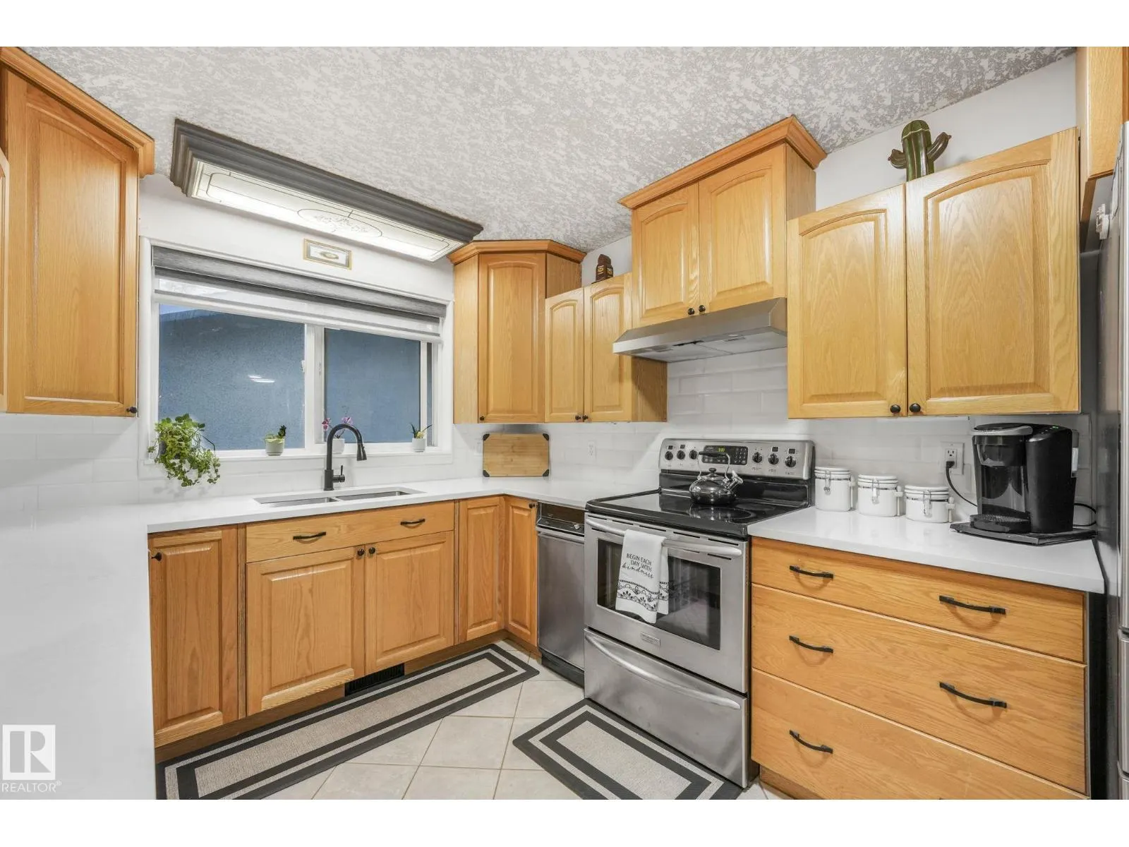 135 MARION DR