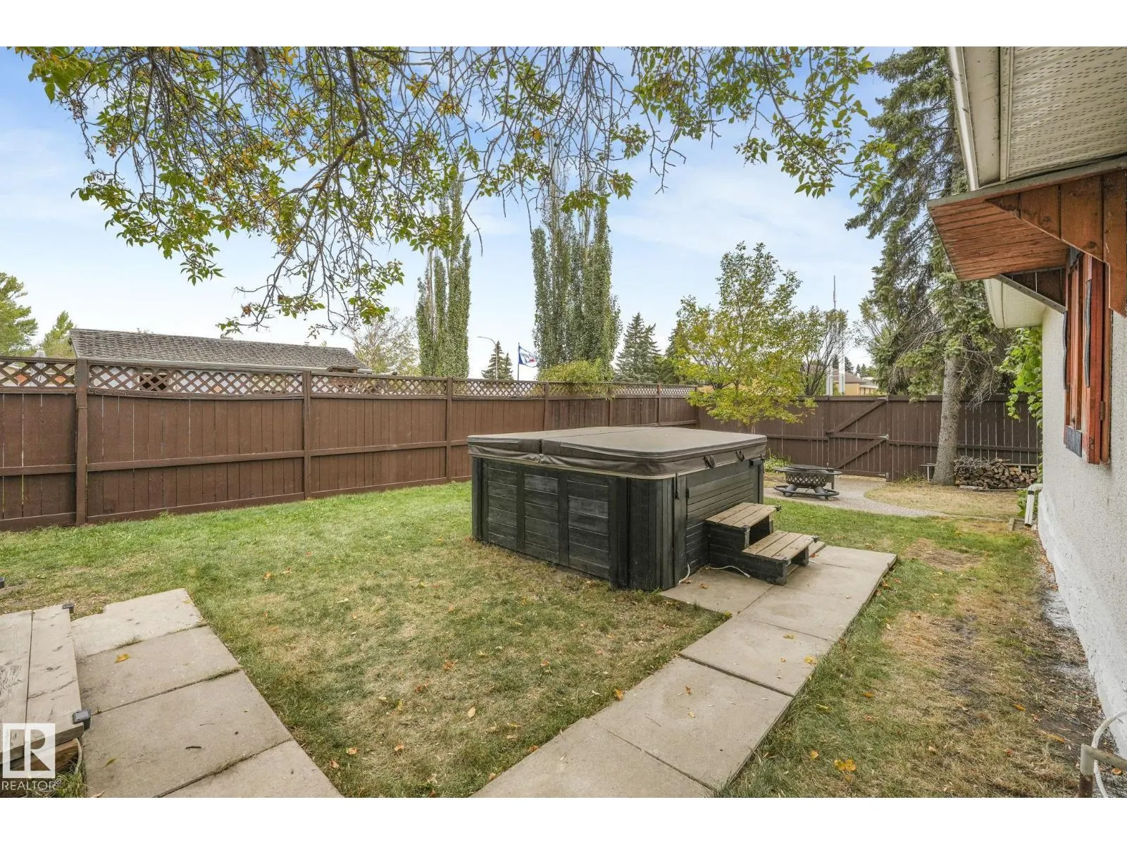 135 MARION DR