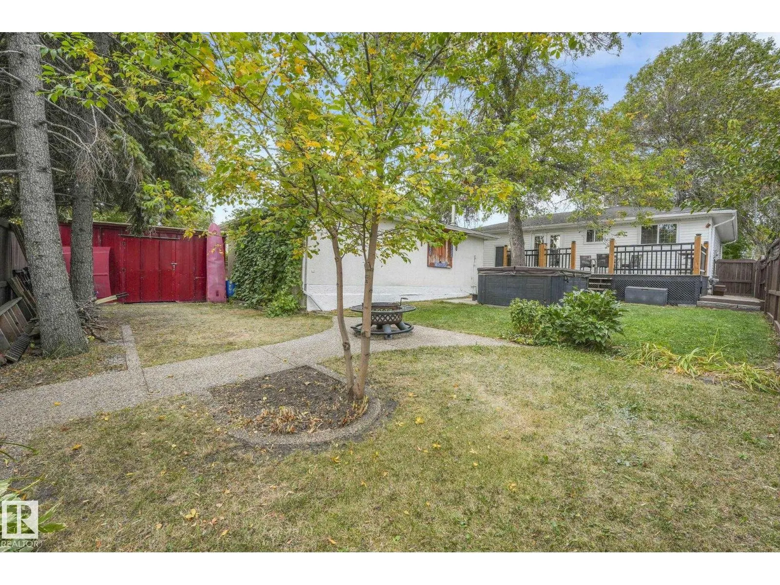 135 MARION DR