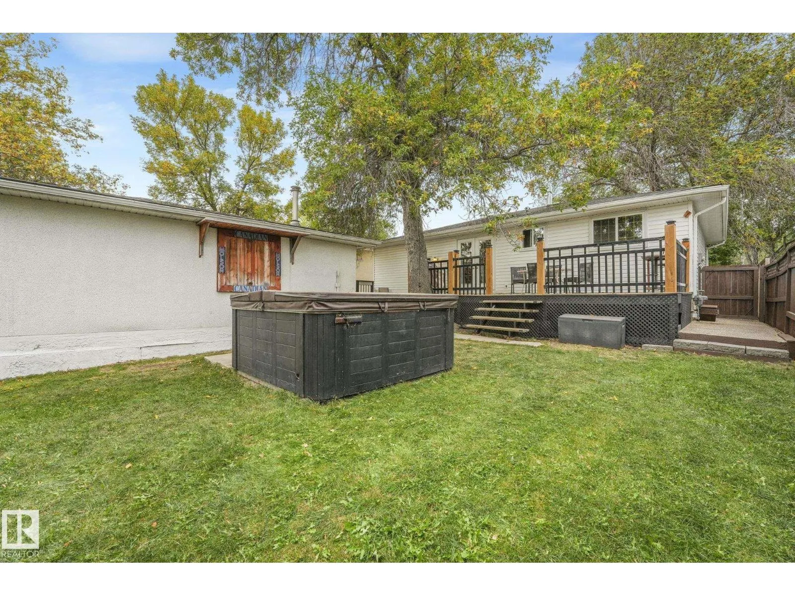 135 MARION DR