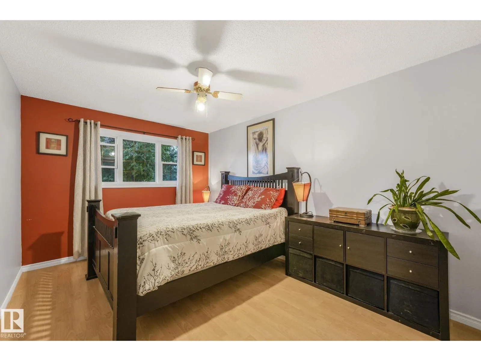 135 MARION DR