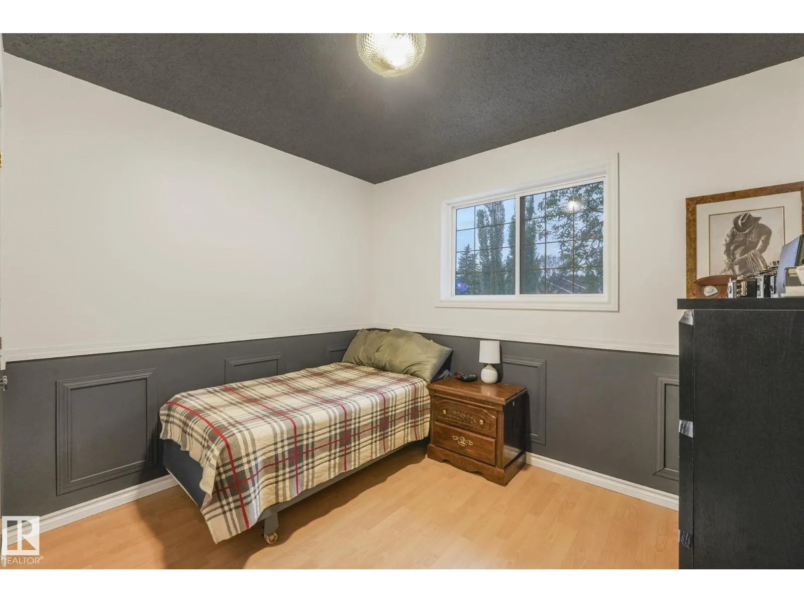 135 MARION DR