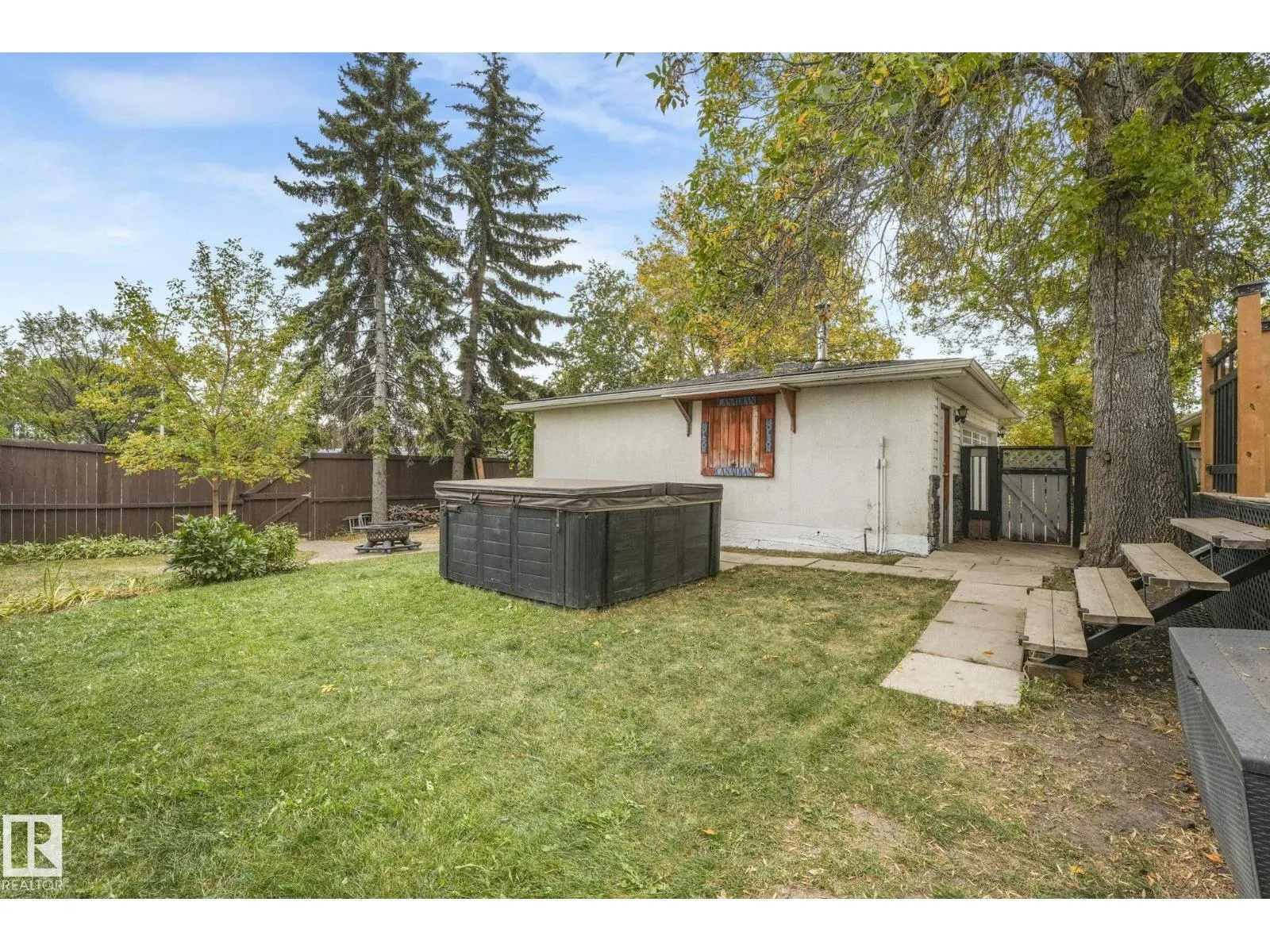 135 MARION DR