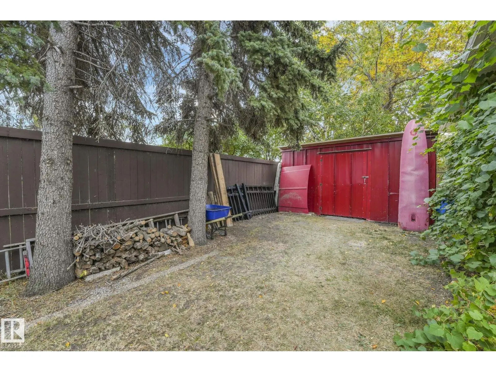 135 MARION DR
