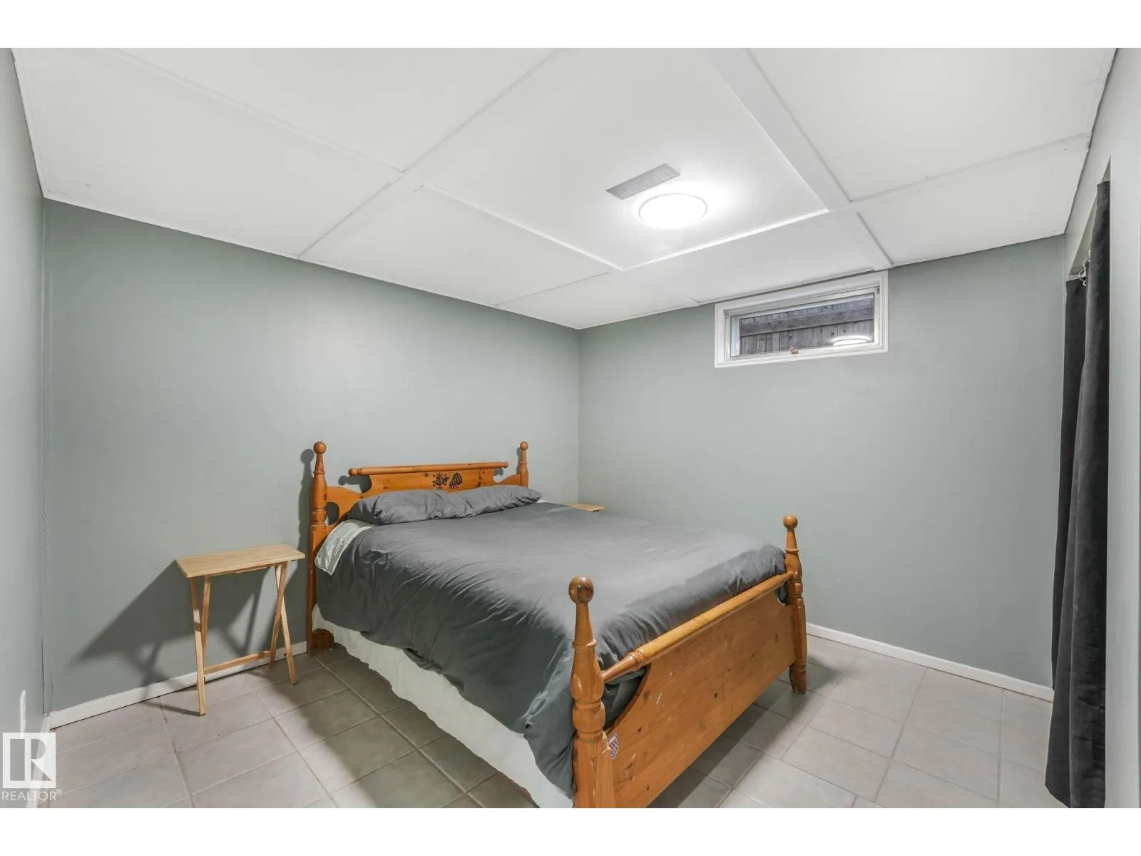 135 MARION DR