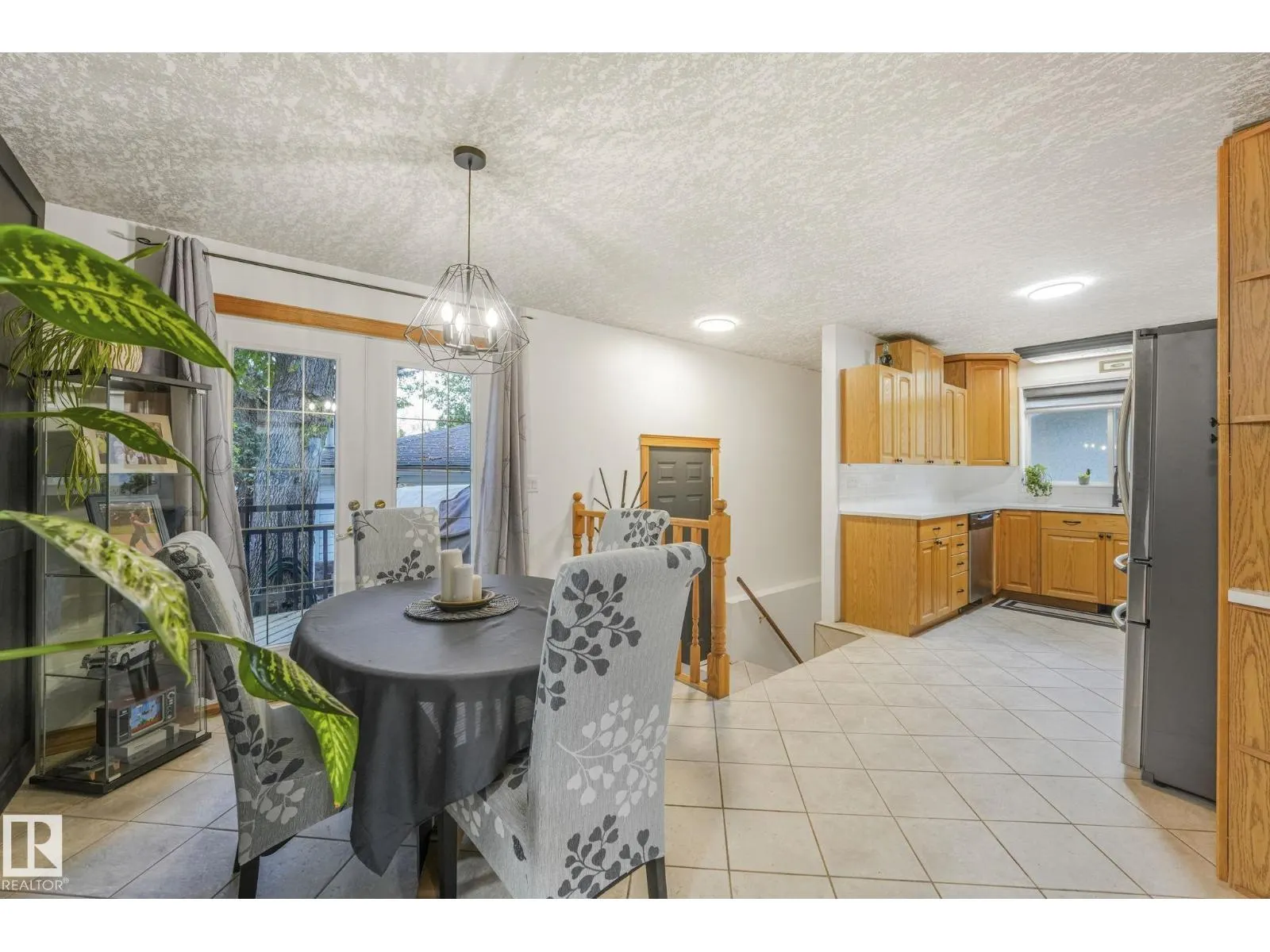135 MARION DR