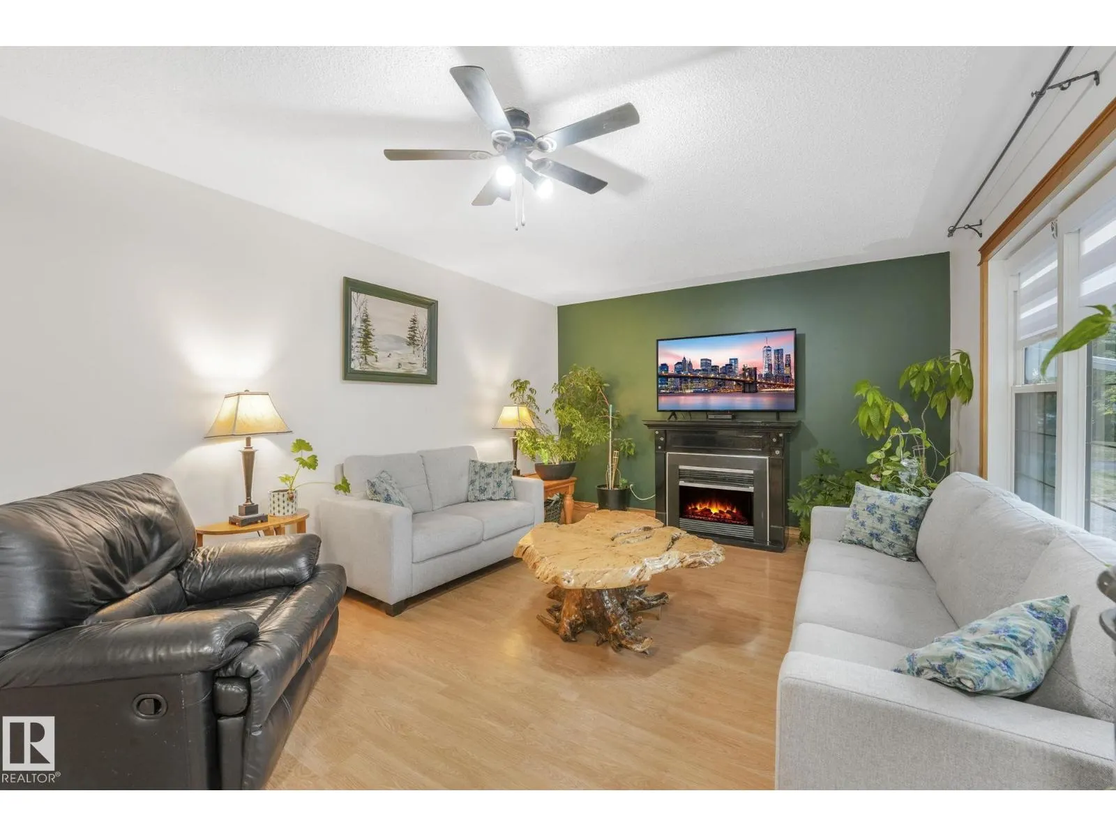 135 MARION DR