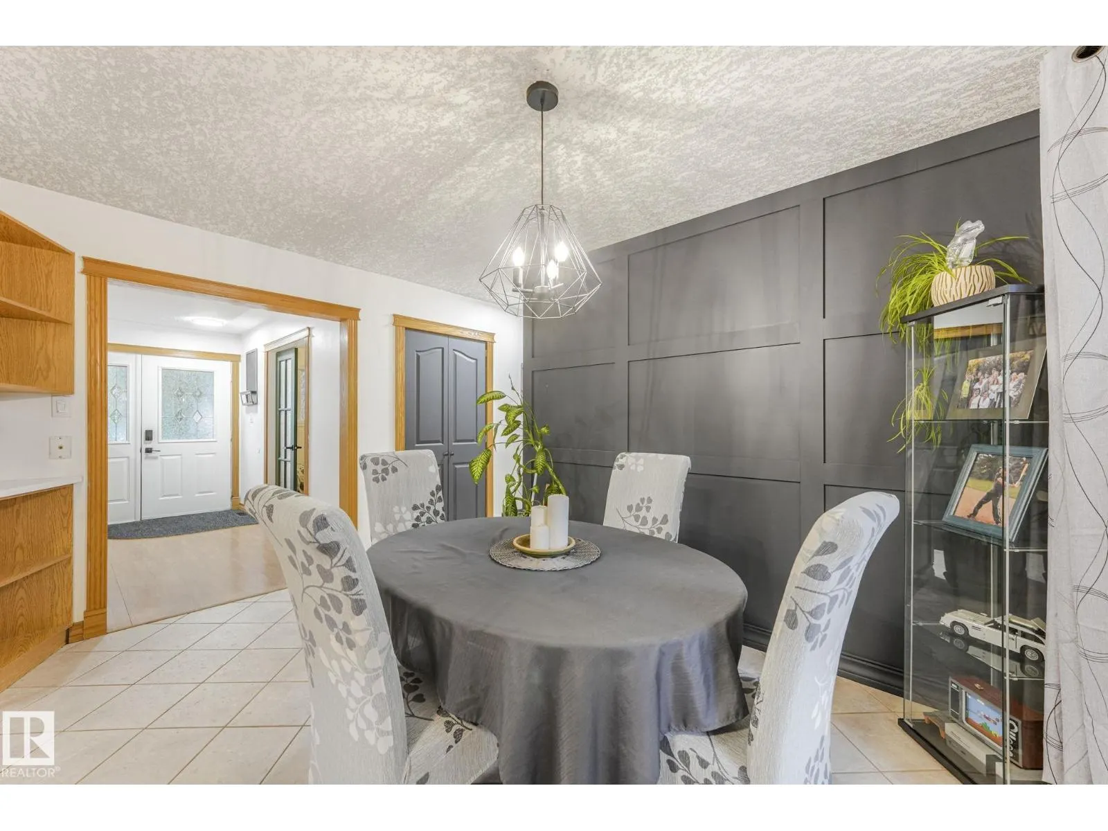 135 MARION DR