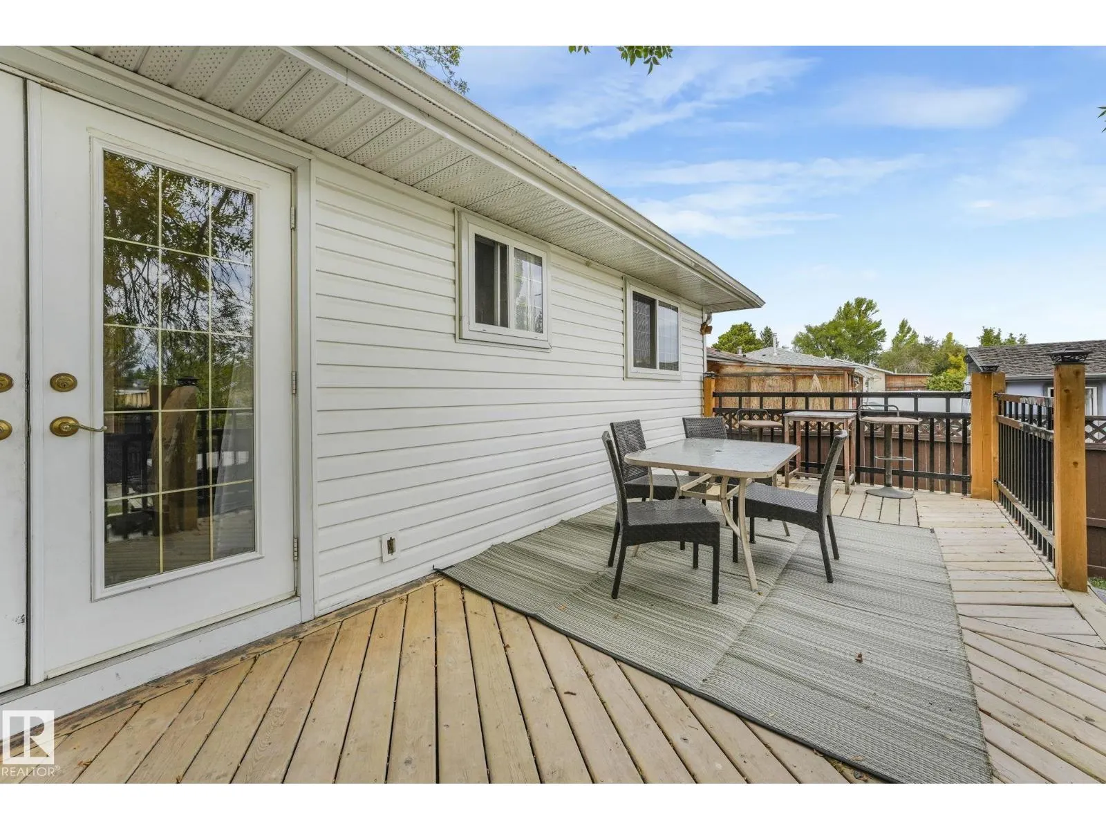 135 MARION DR