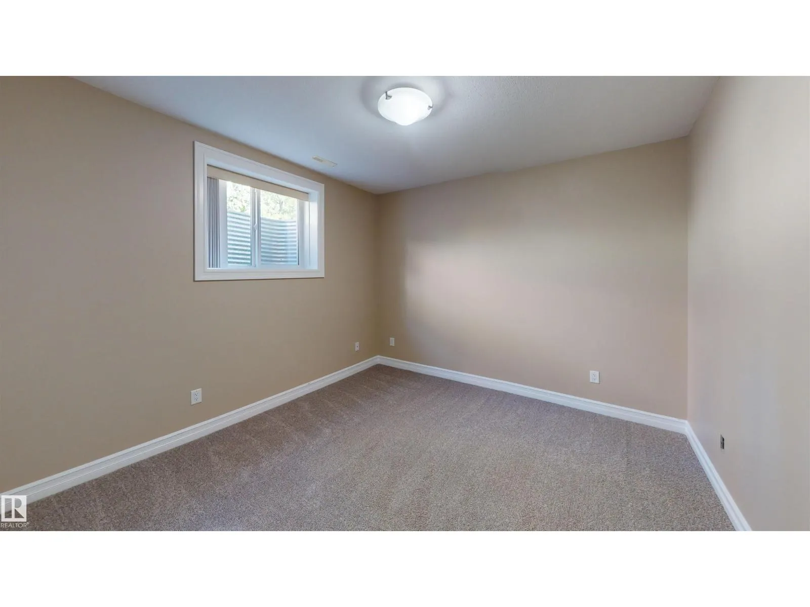 8711 208 ST NW