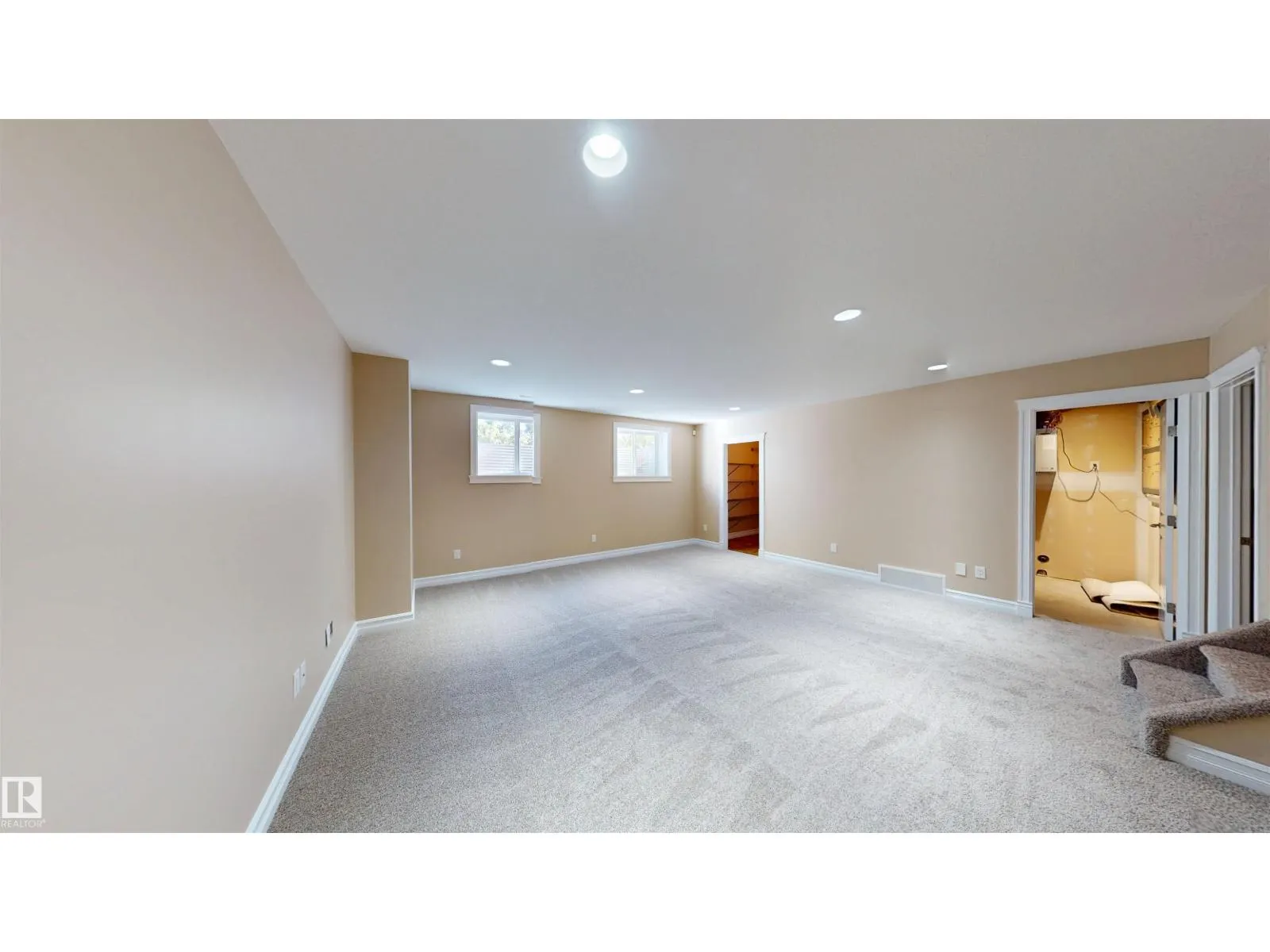 8711 208 ST NW
