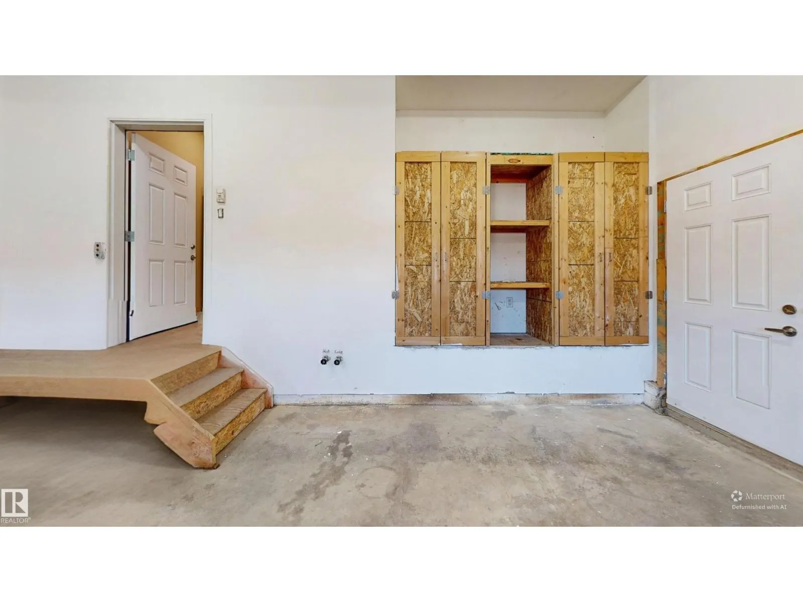 8711 208 ST NW