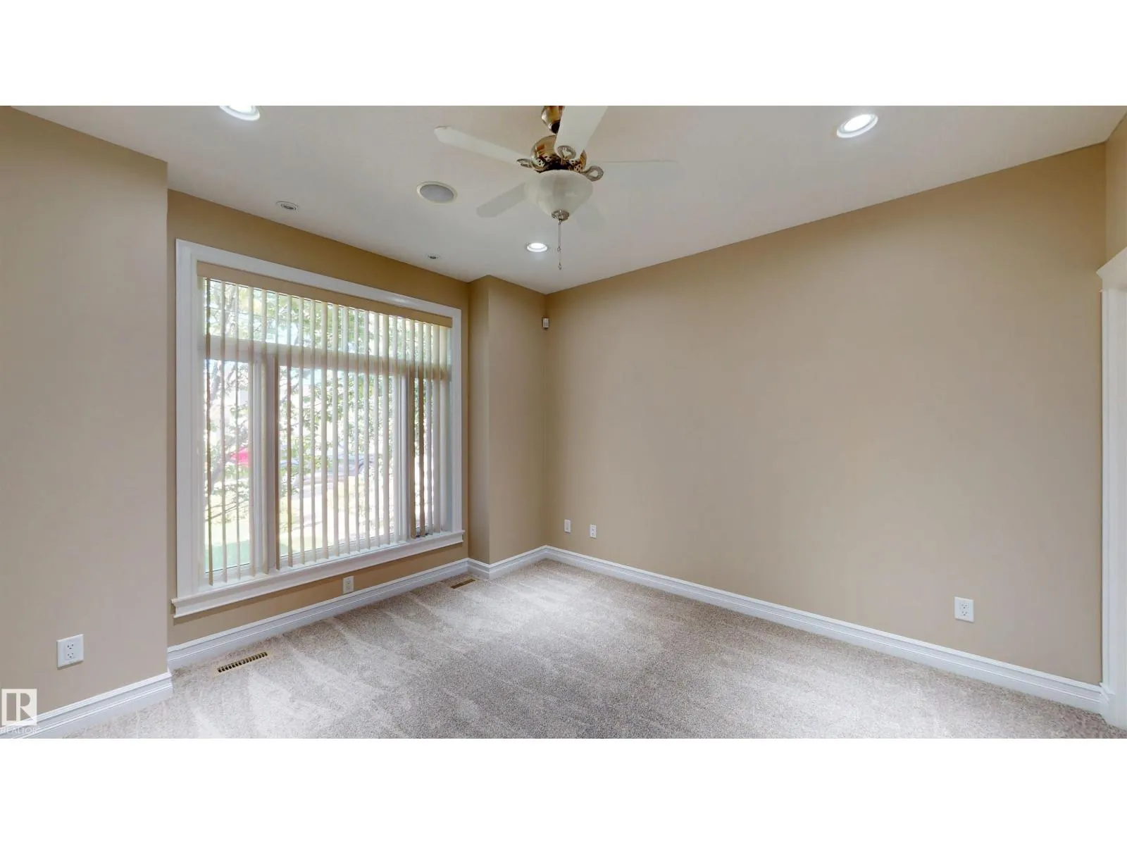 8711 208 ST NW