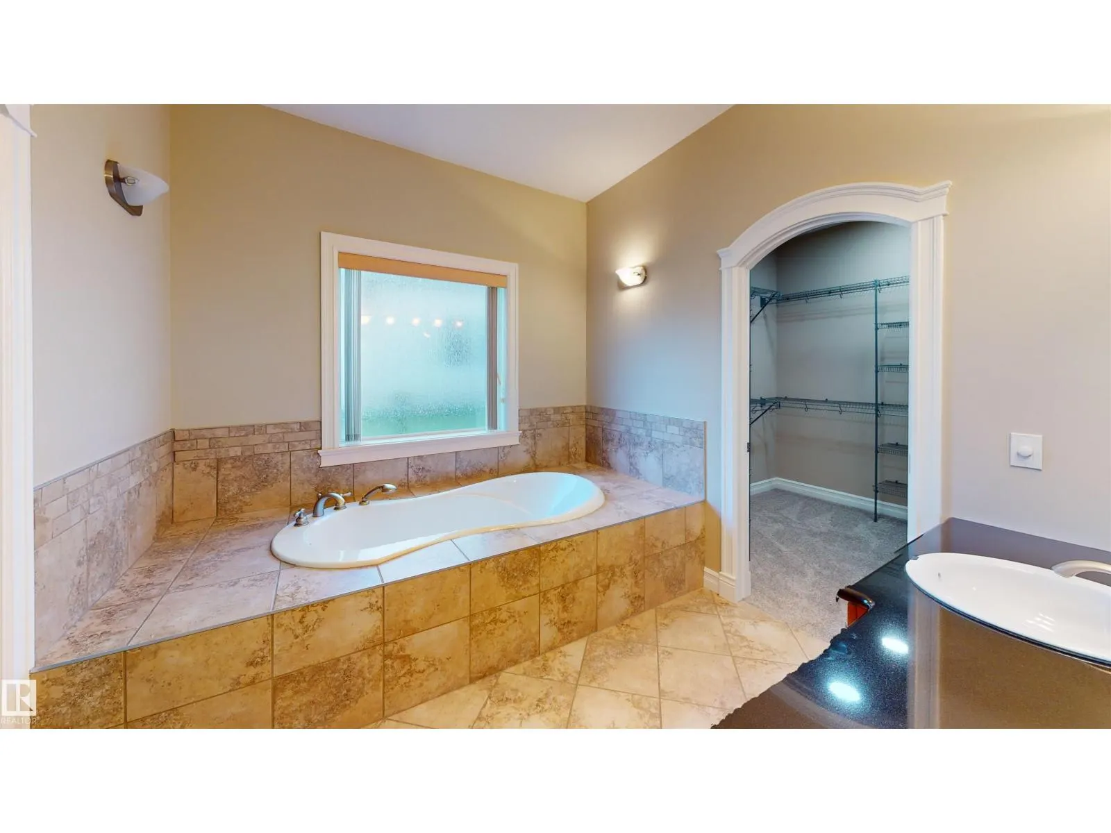 8711 208 ST NW
