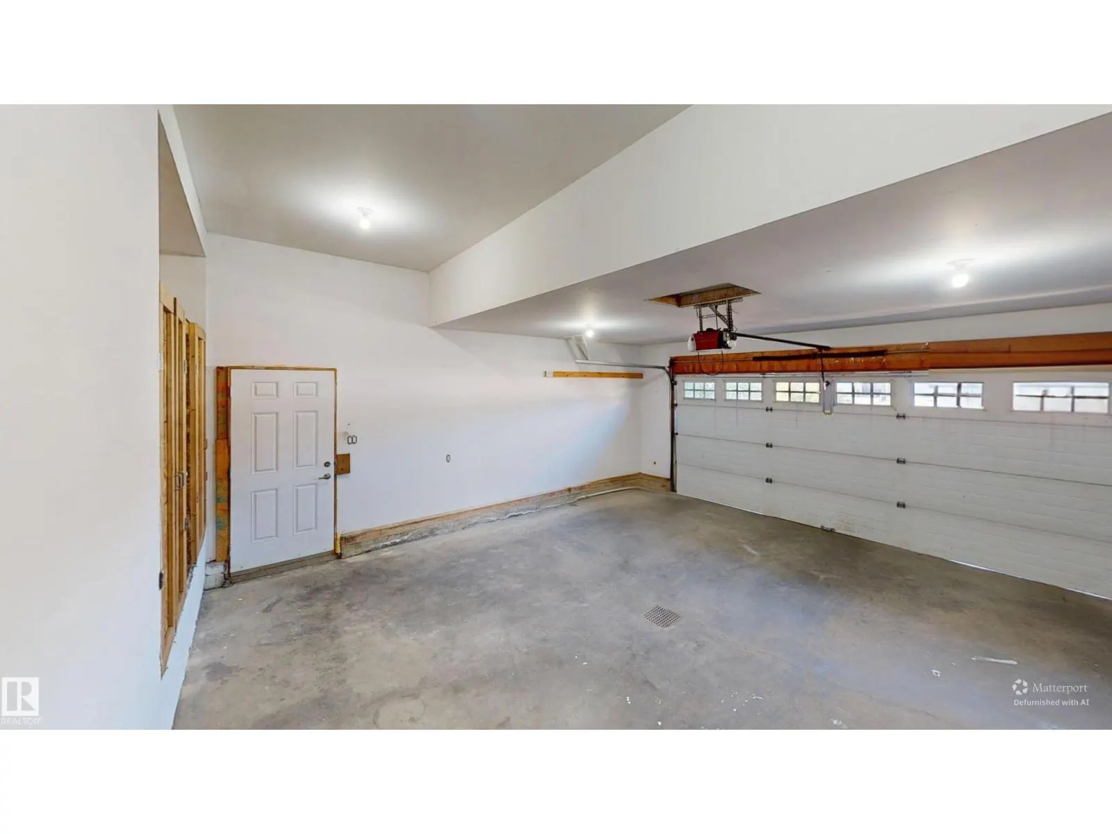 8711 208 ST NW