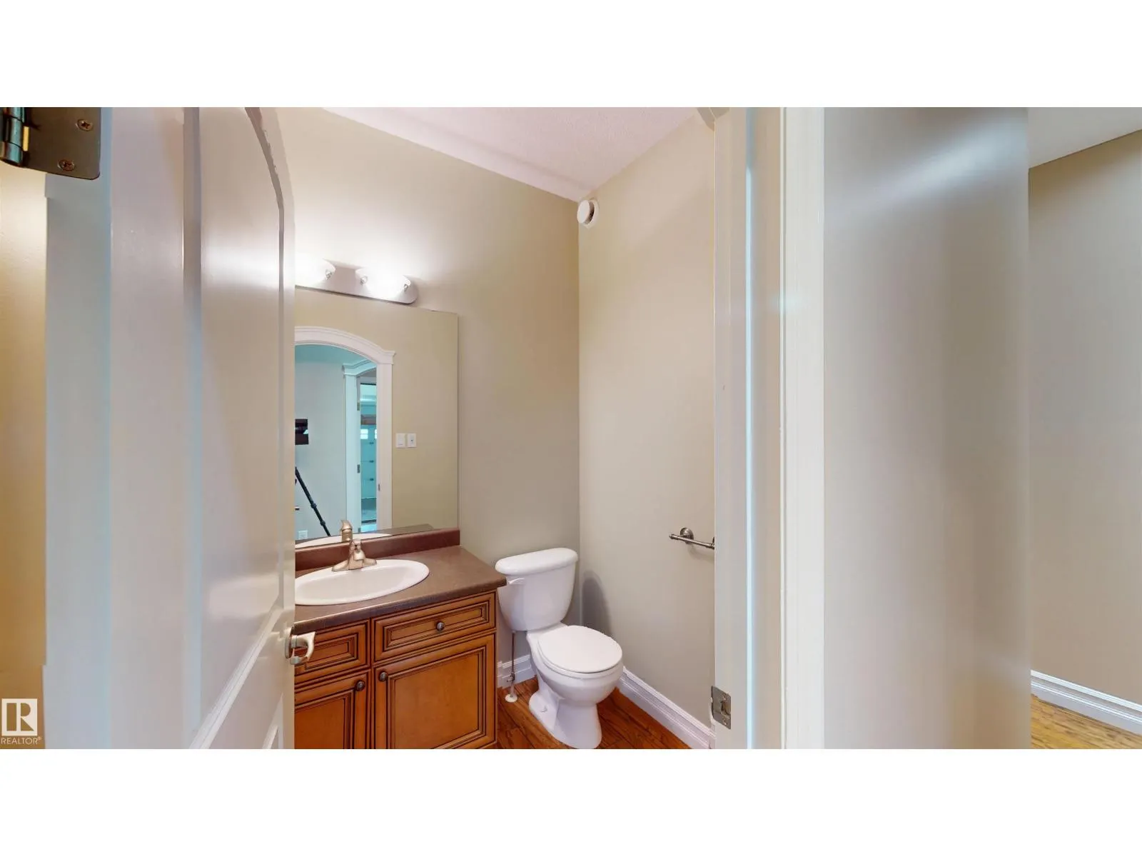 8711 208 ST NW