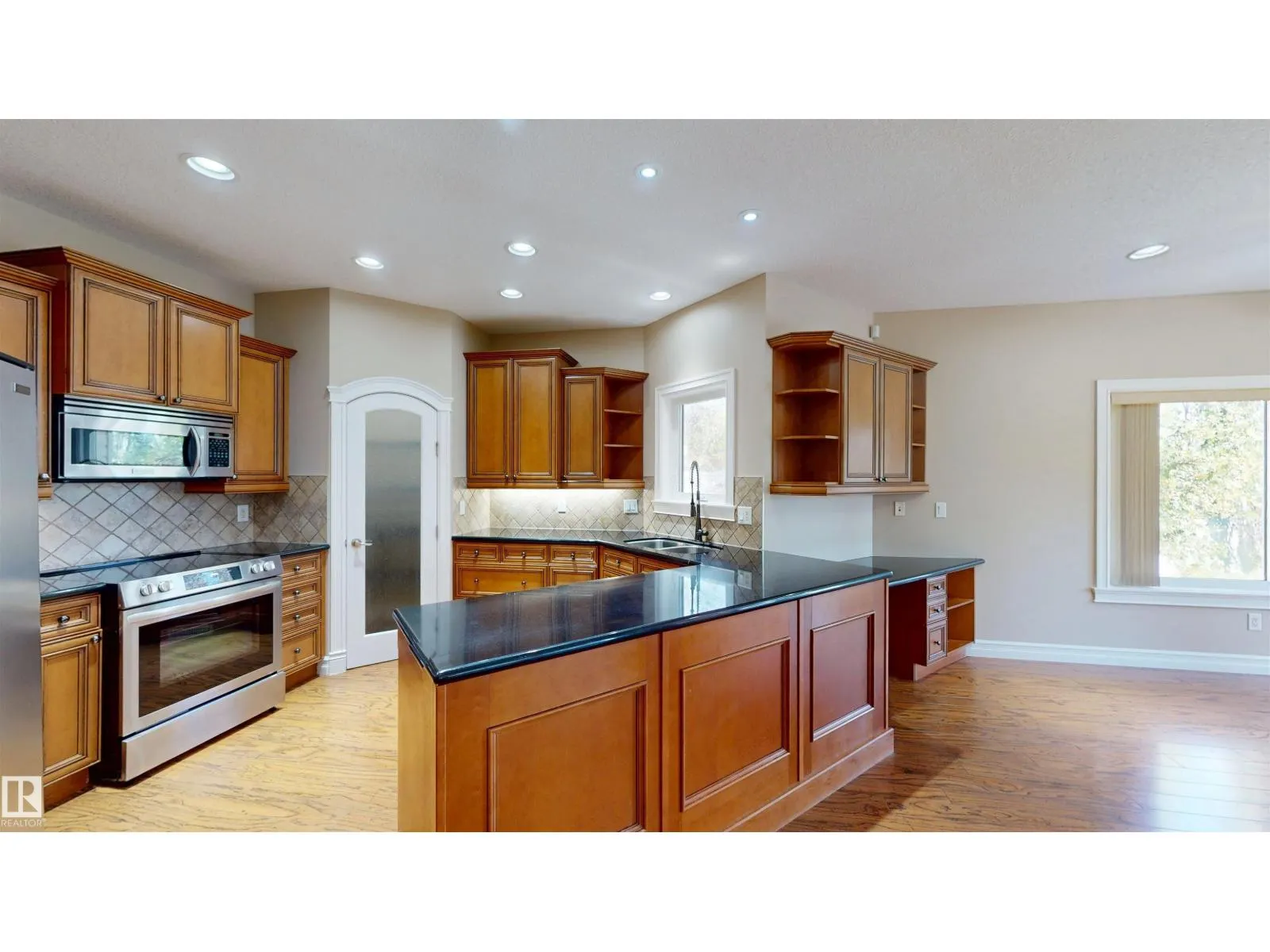 8711 208 ST NW