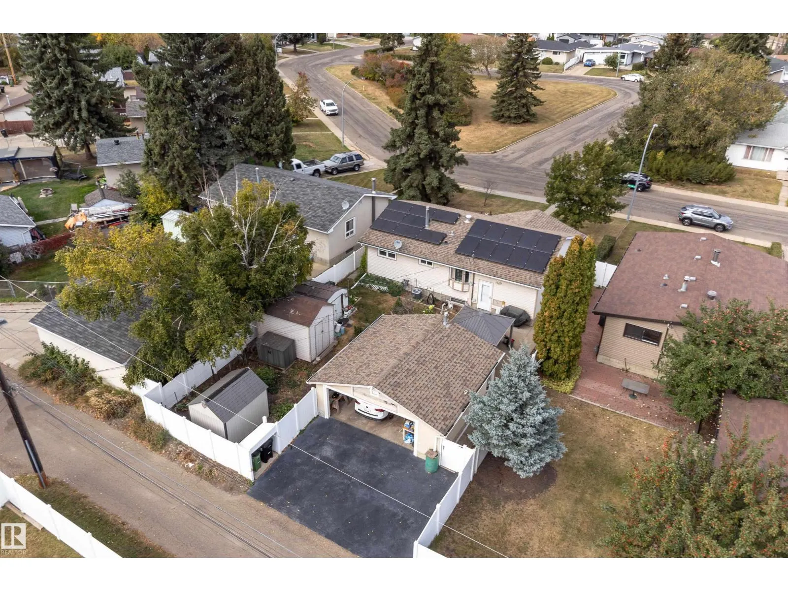 8411 135 AV NW