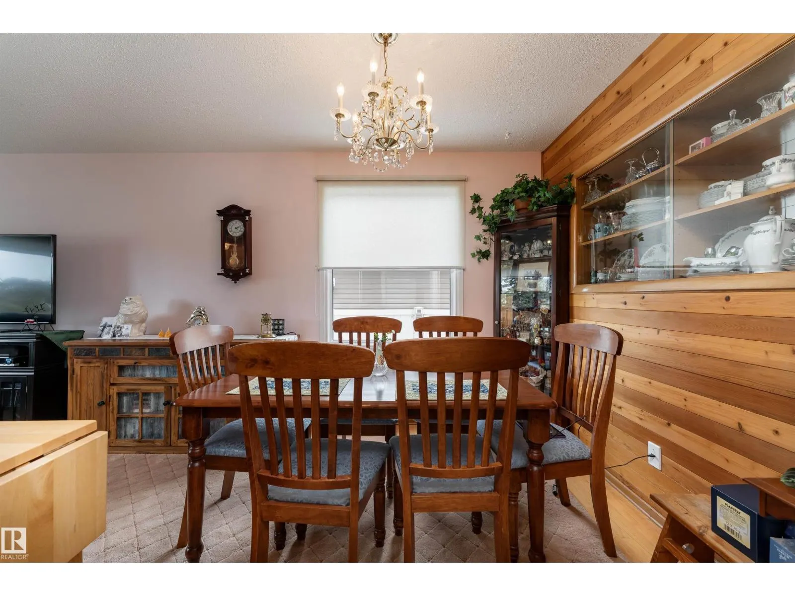 8411 135 AV NW