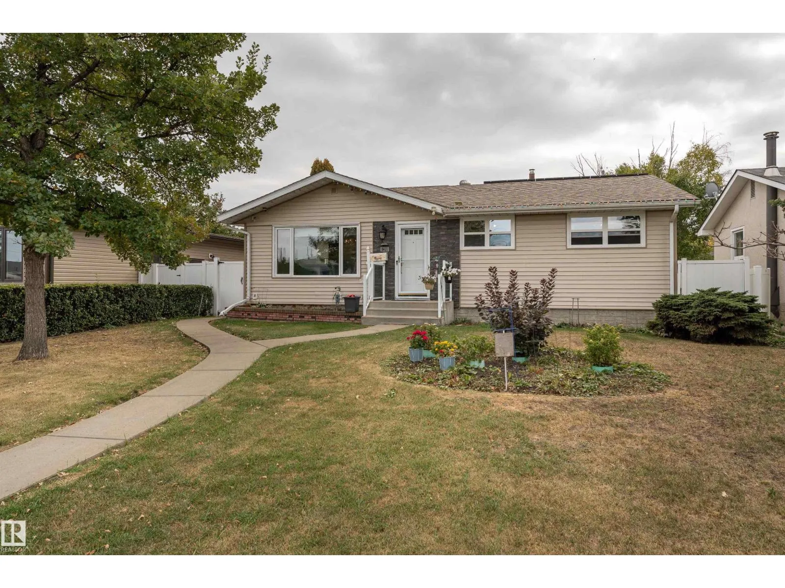 8411 135 AV NW