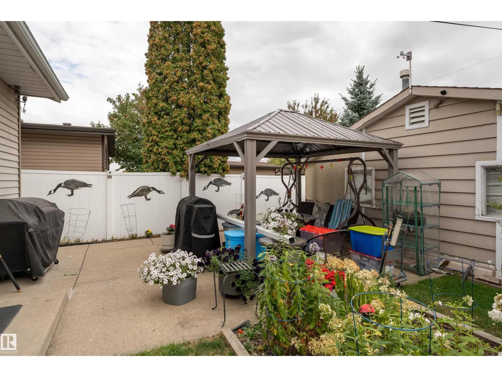 8411 135 AV NW