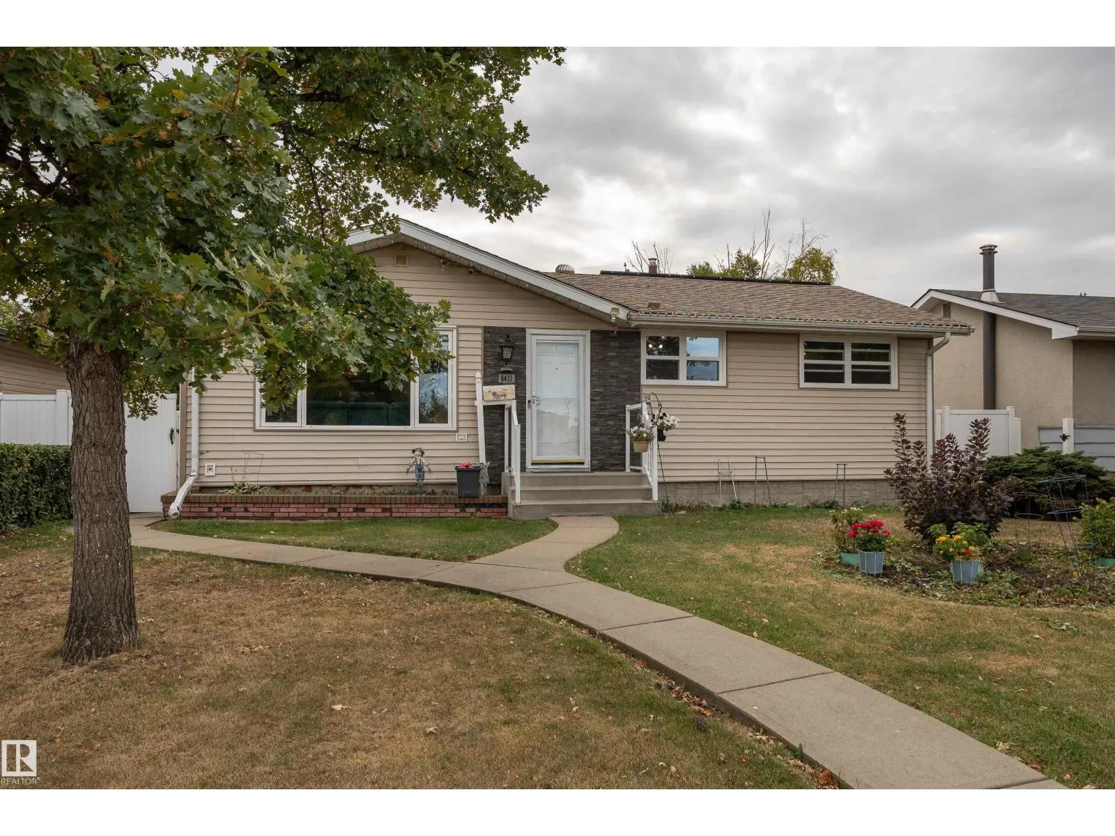 8411 135 AV NW