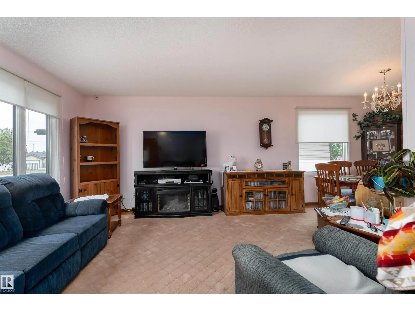 8411 135 AV NW