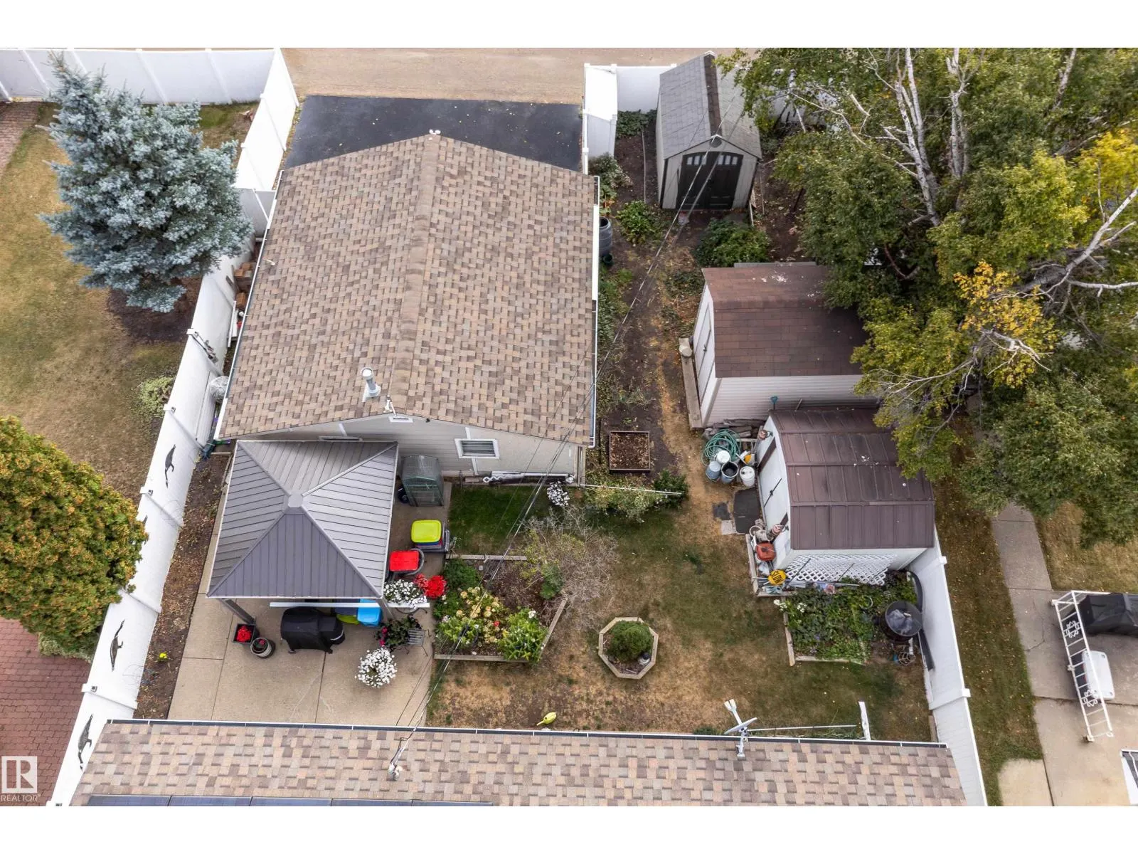8411 135 AV NW