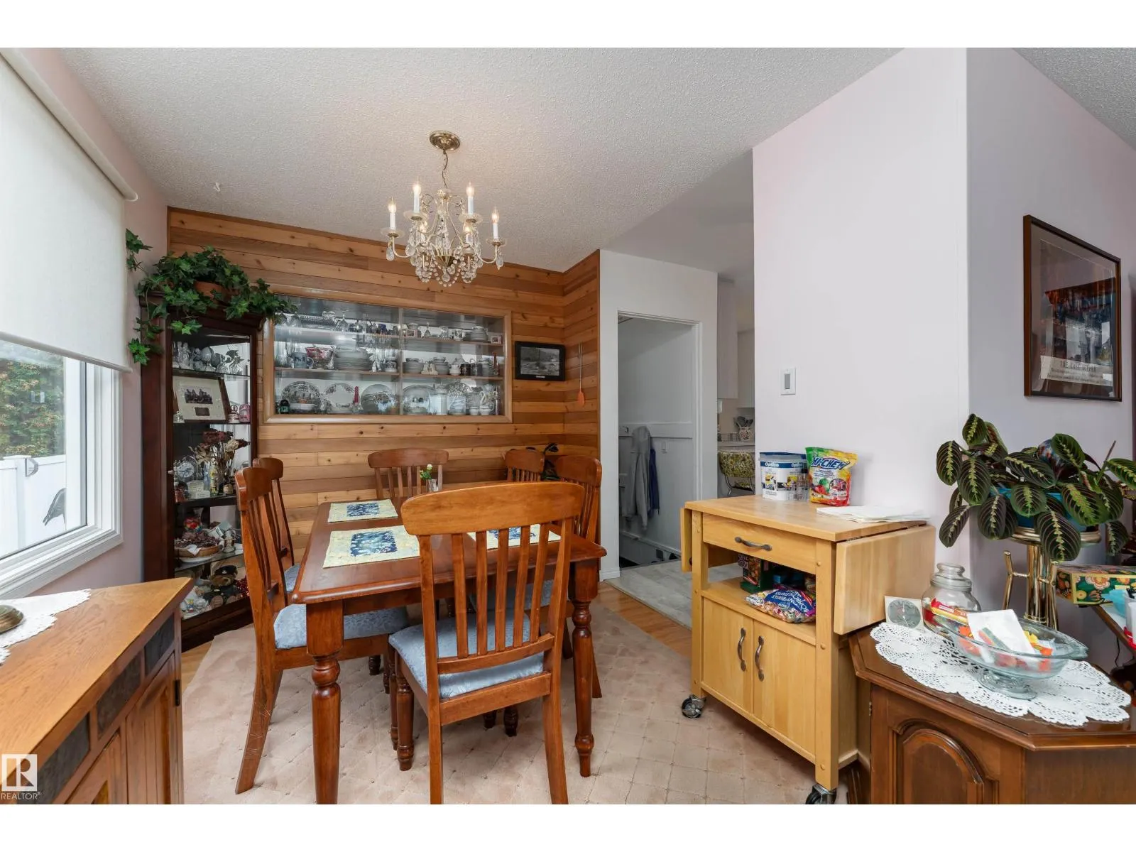 8411 135 AV NW