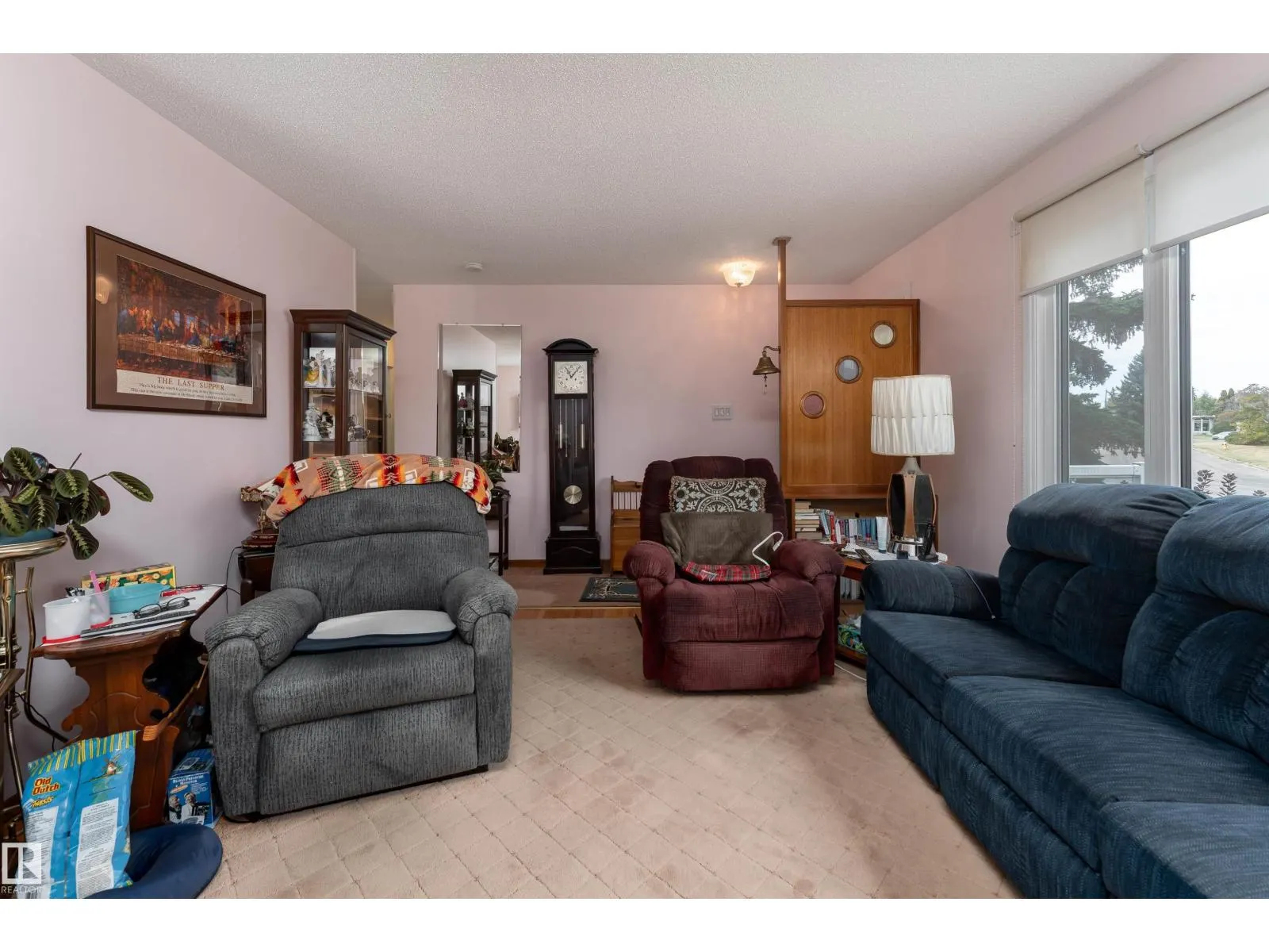 8411 135 AV NW