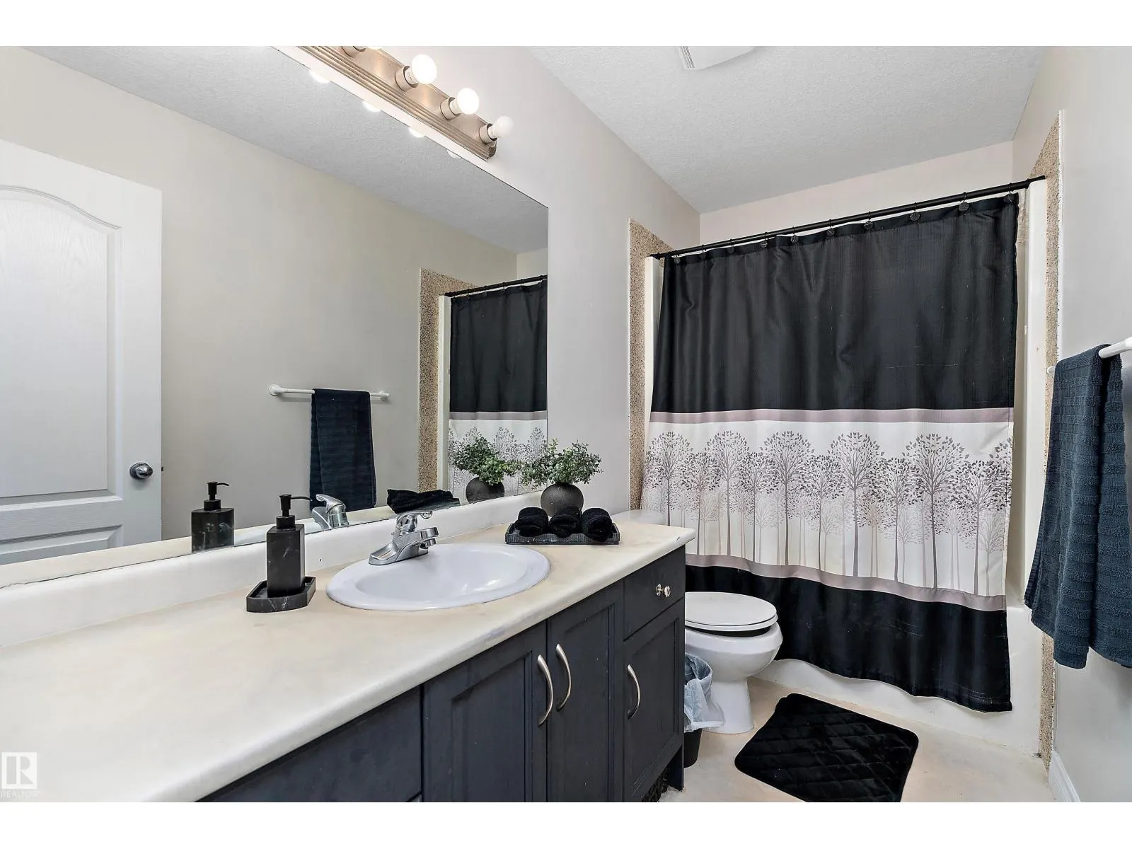 7326 166A AV NW