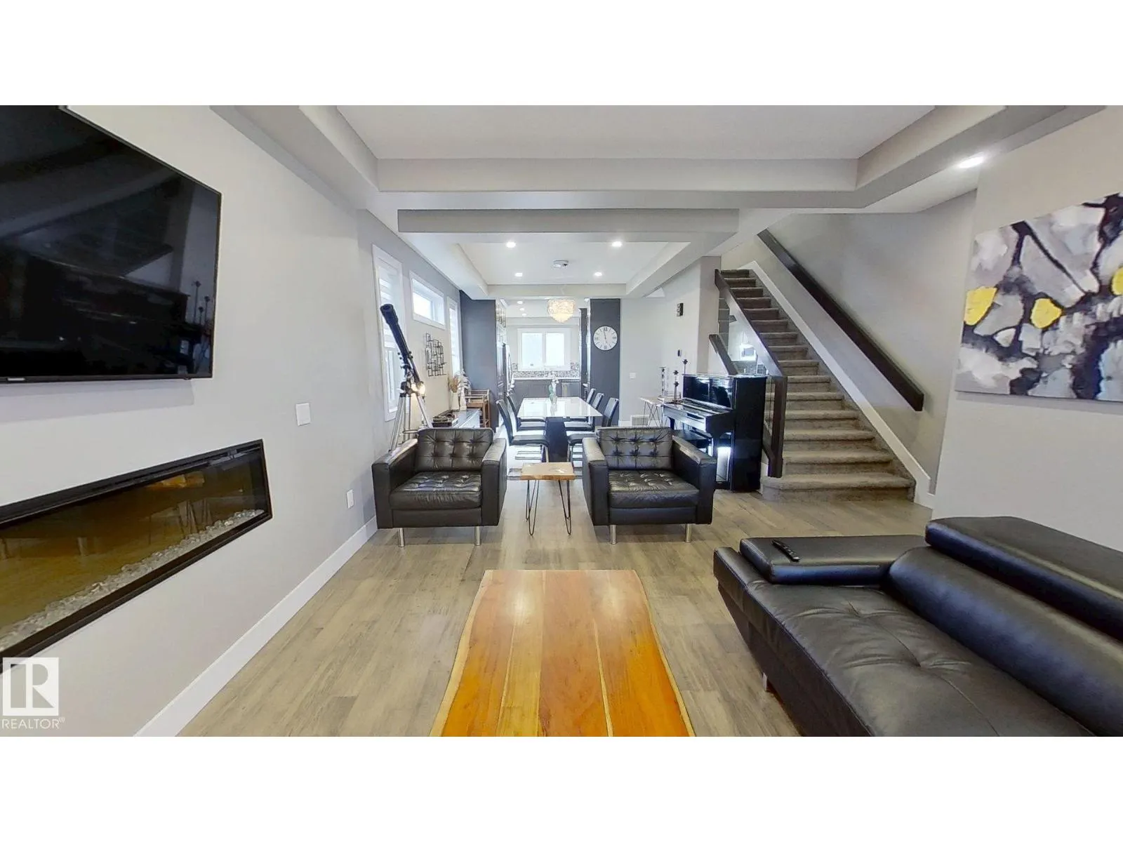8809 148 ST NW
