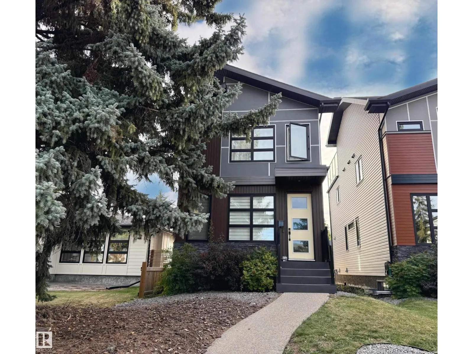 8809 148 ST NW