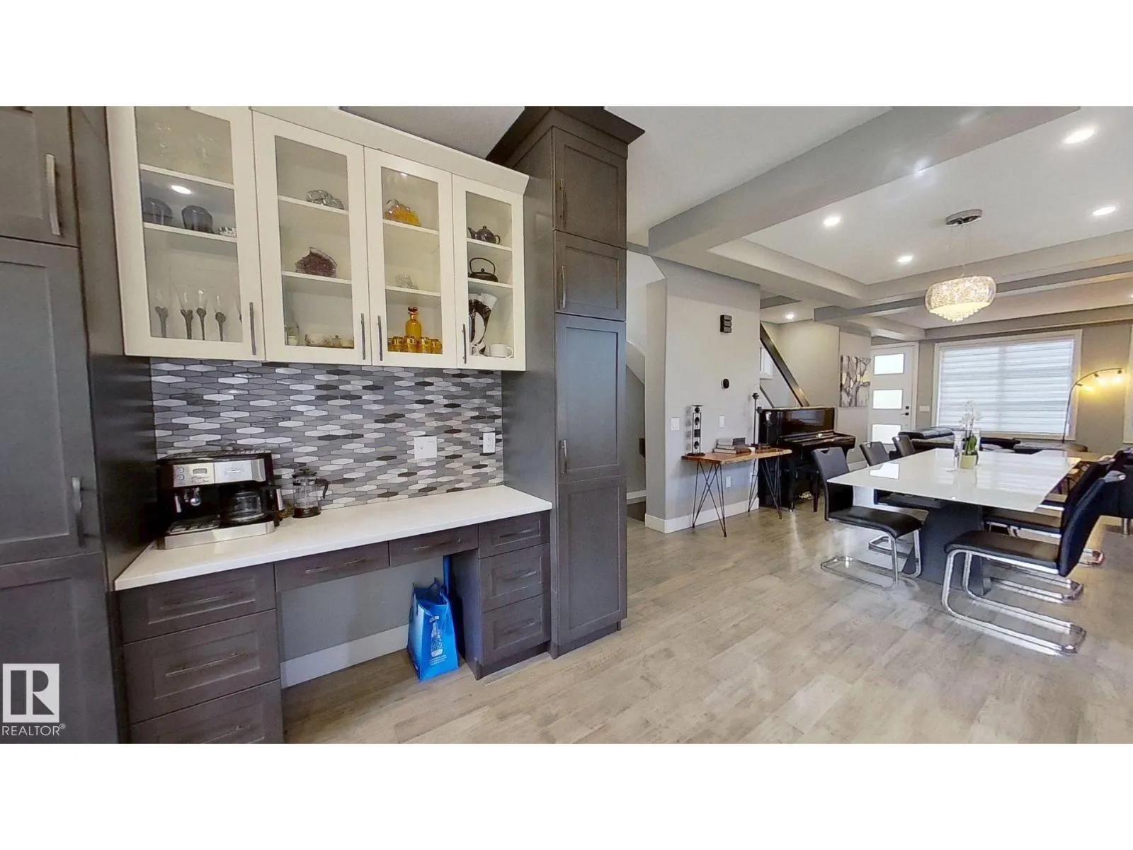 8809 148 ST NW