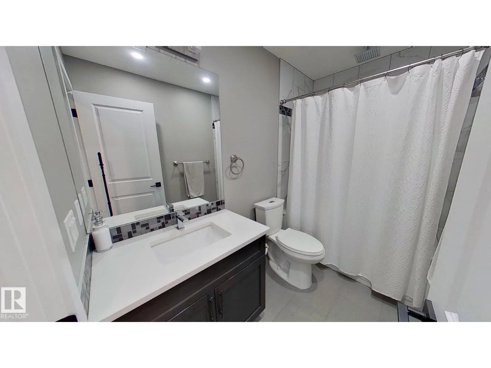 8809 148 ST NW