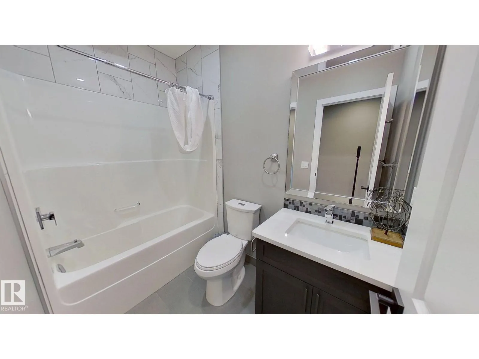 8809 148 ST NW