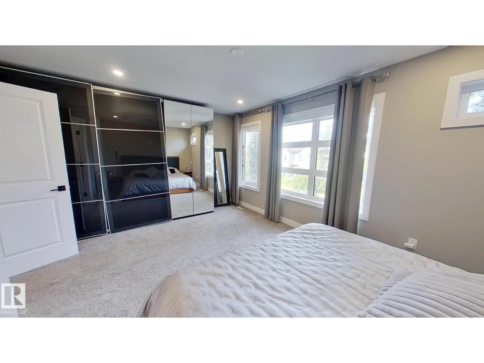 8809 148 ST NW