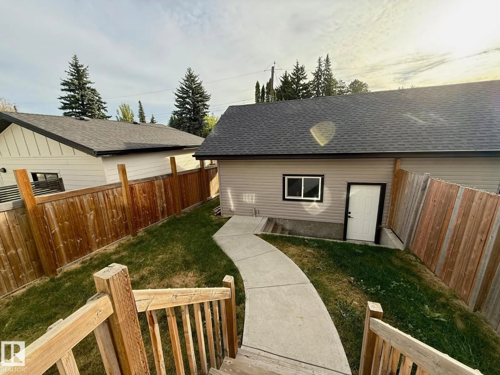 8809 148 ST NW
