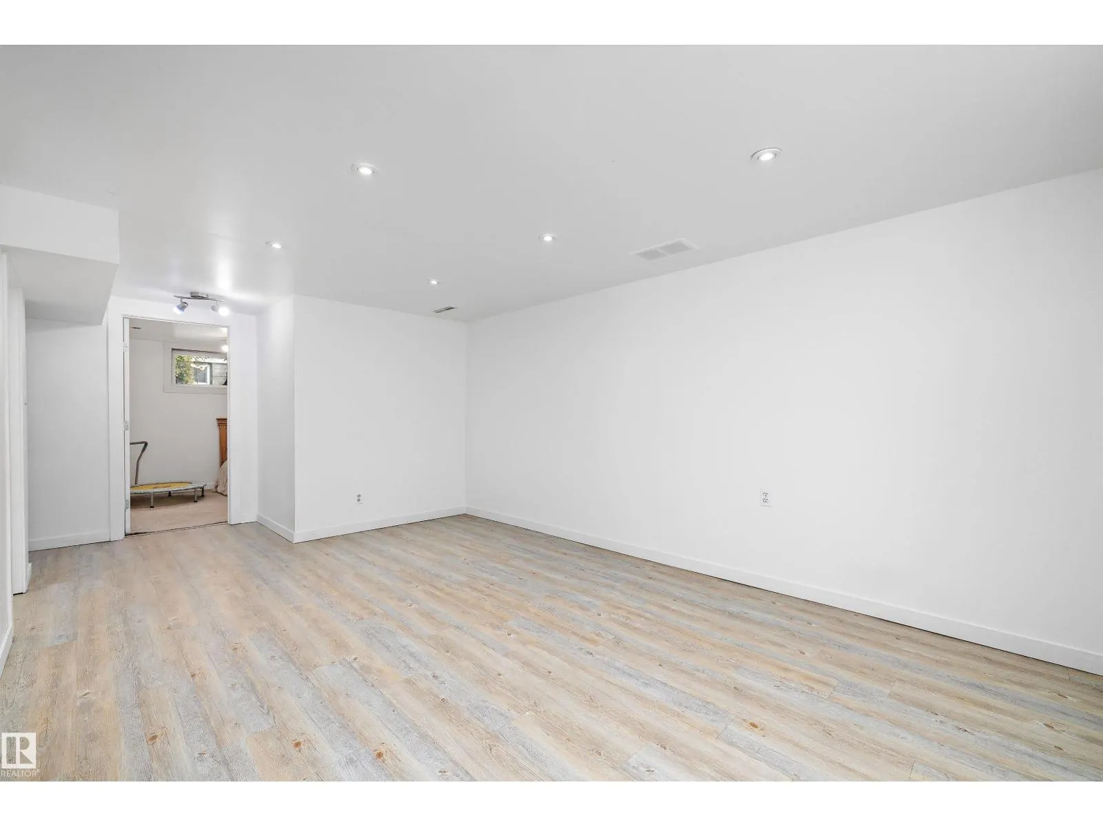 8006 75 ST NW