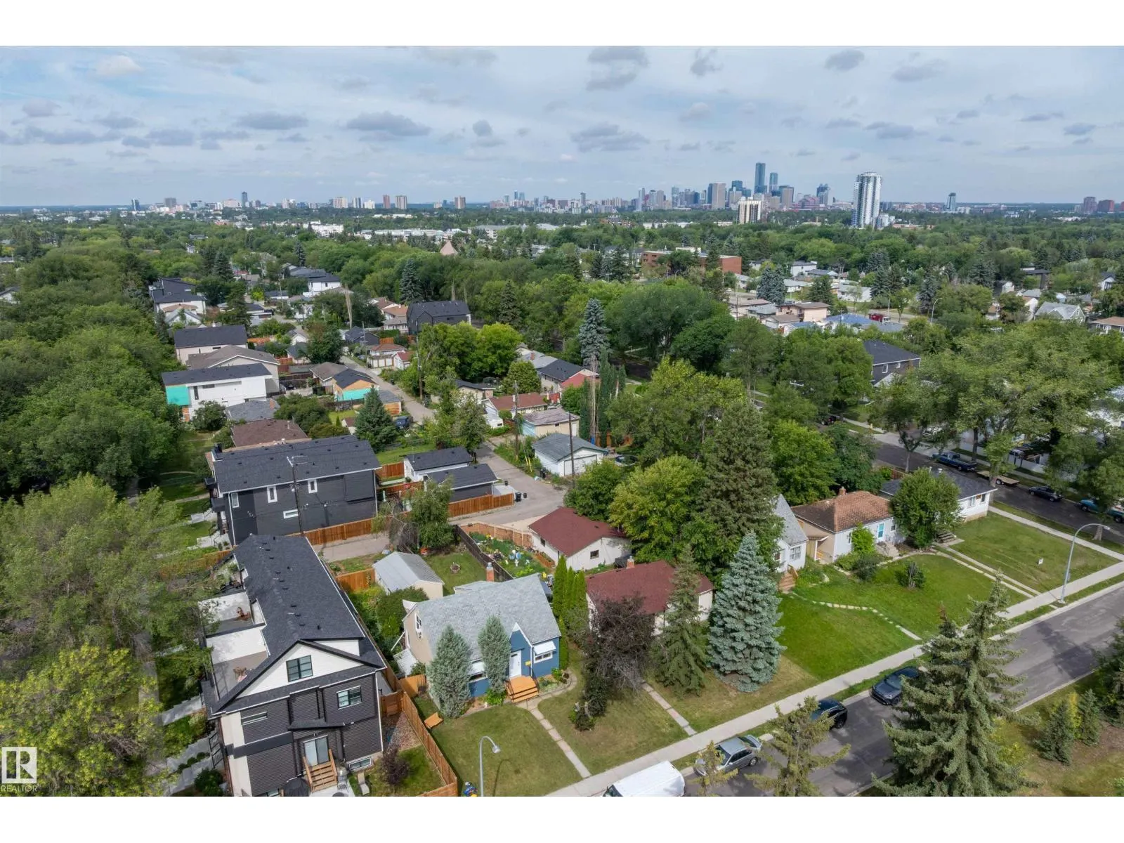 8006 75 ST NW