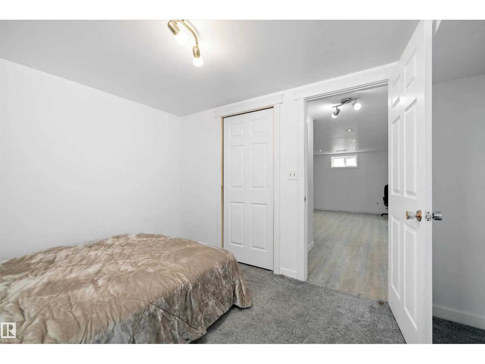 8006 75 ST NW