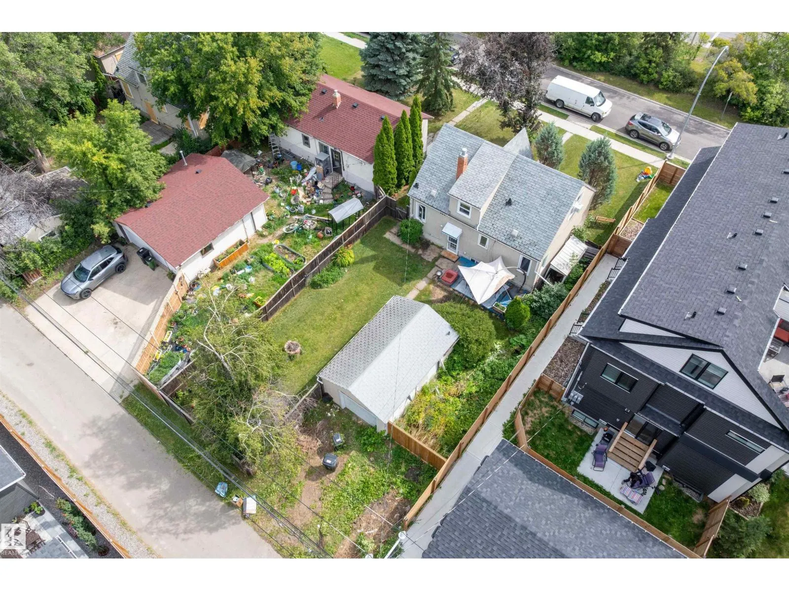 8006 75 ST NW