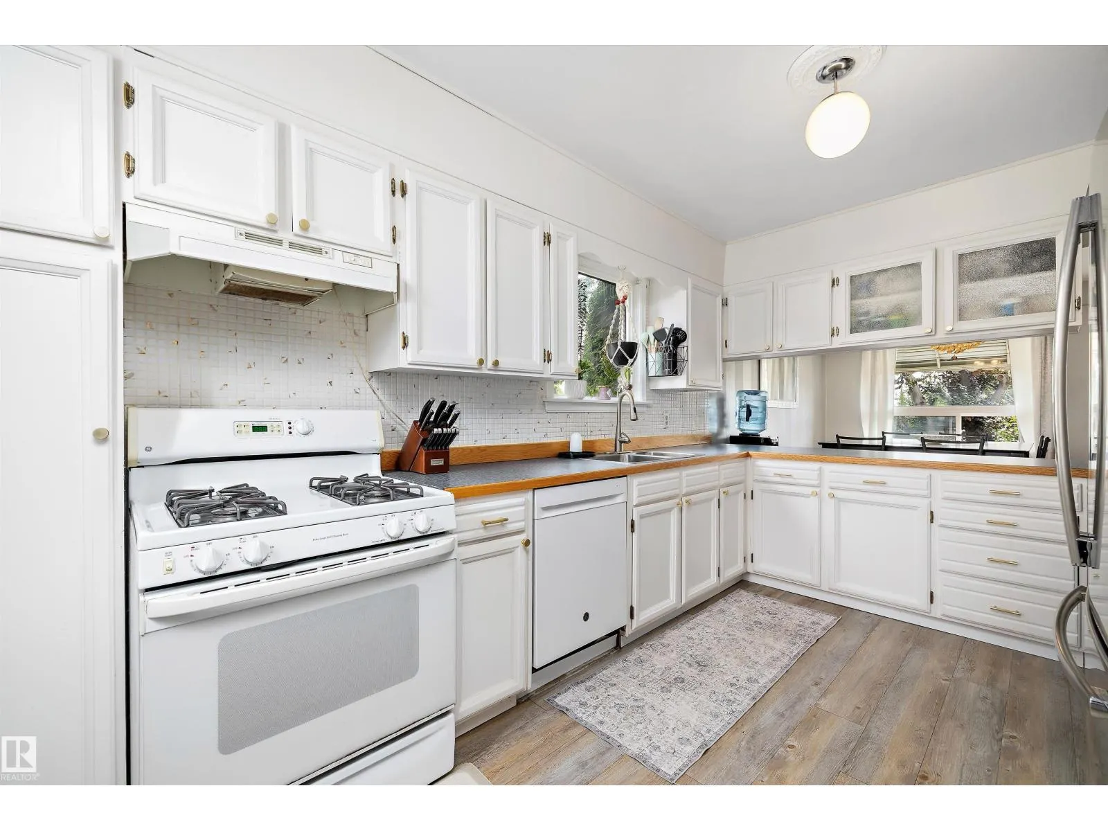 8006 75 ST NW