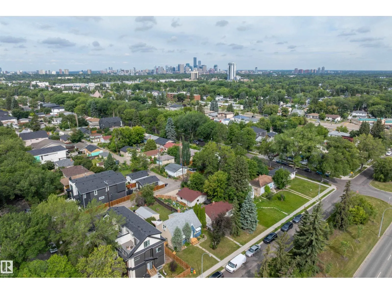 8006 75 ST NW
