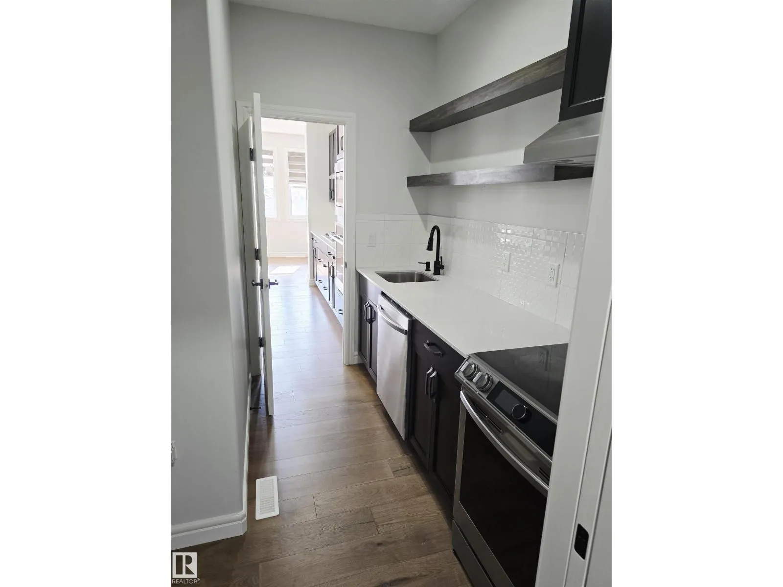449 CONROY CR N SW