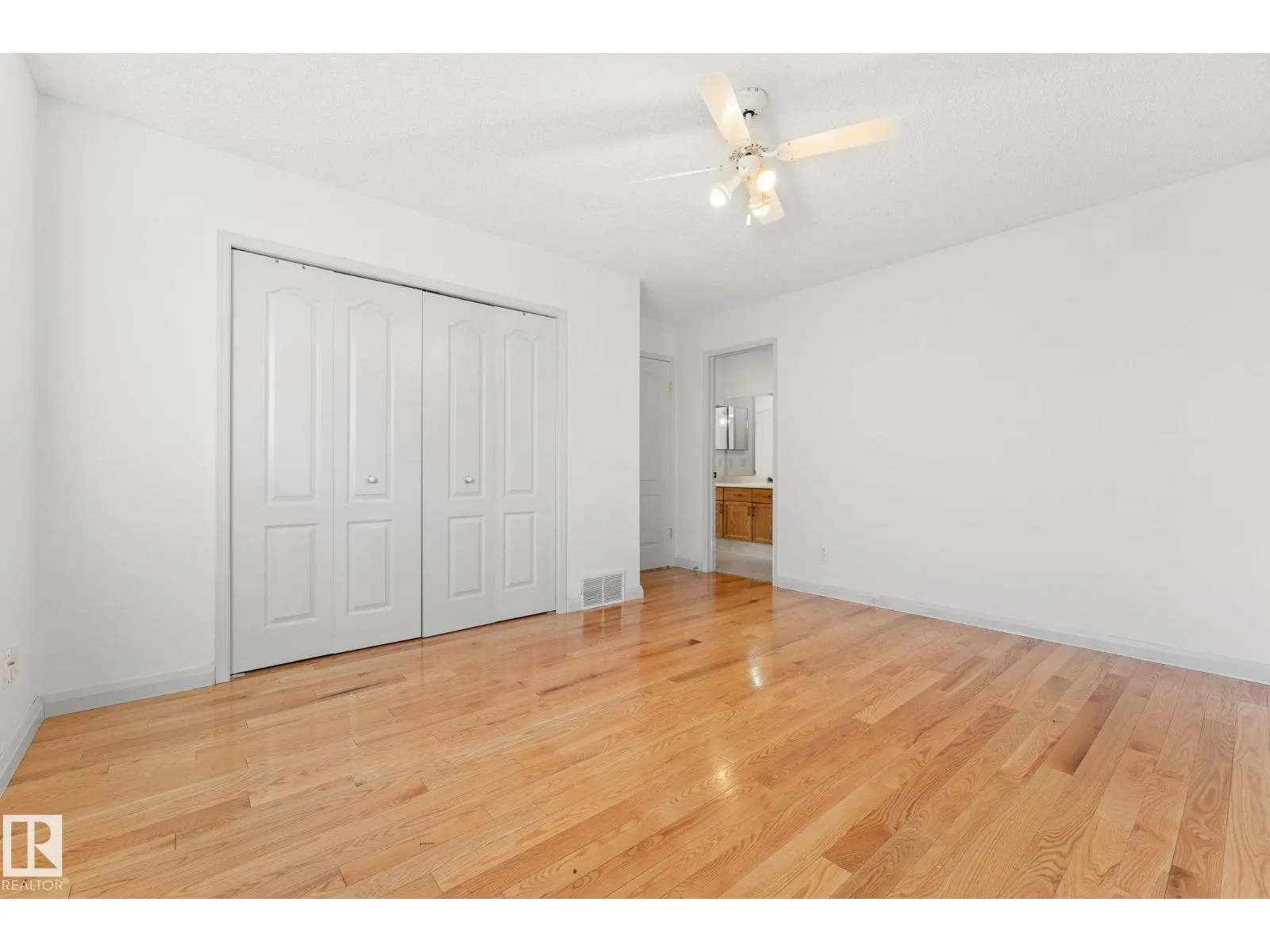 7913 161 AV NW
