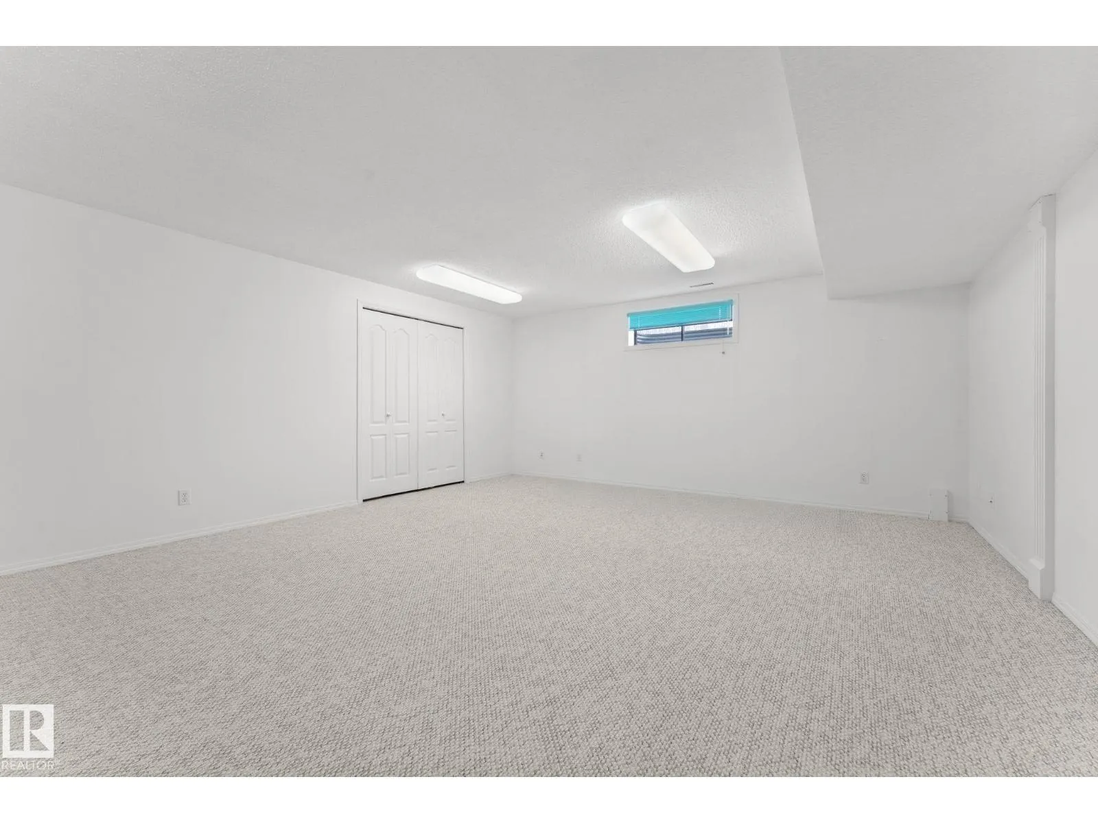 7913 161 AV NW