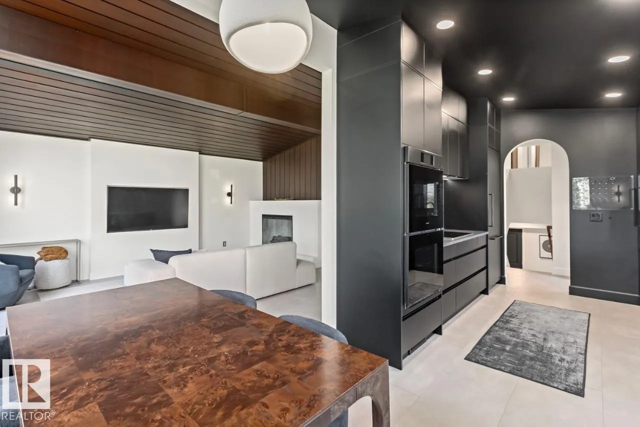 10804 65 ST NW