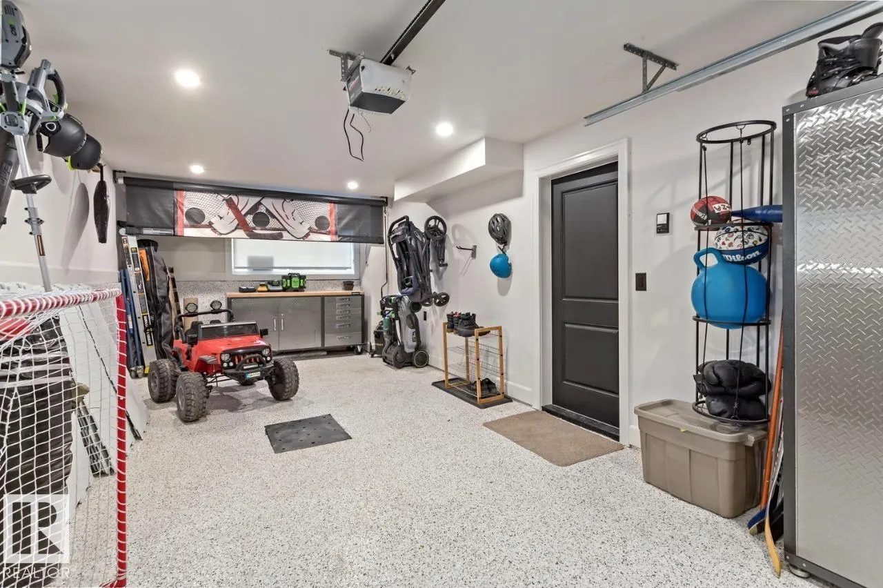 10804 65 ST NW