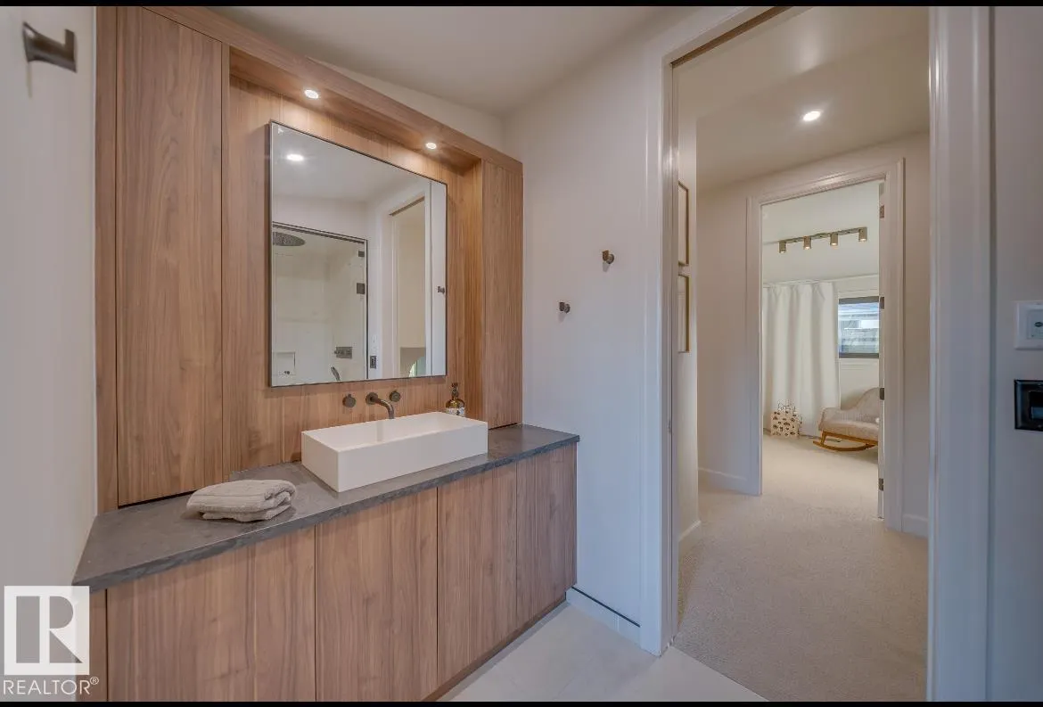 10804 65 ST NW